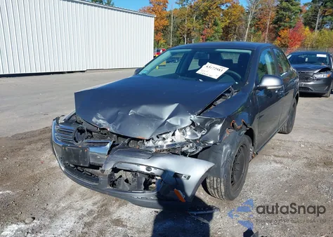 2010 Volkswagen Jetta S z USA, uszkodzony, nr VIN 3VWJX7AJ5AM001768